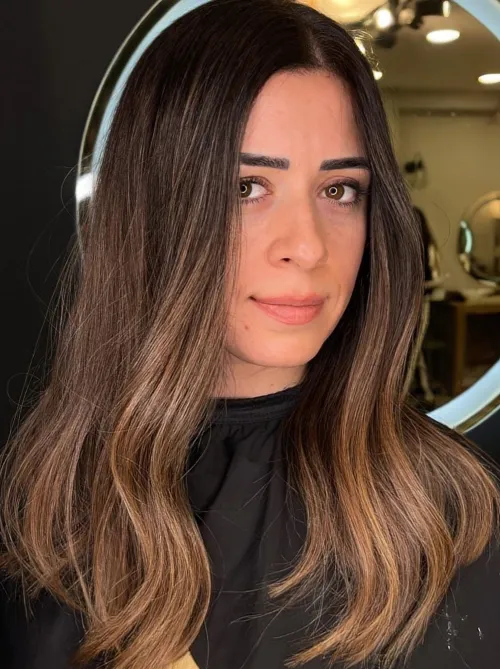 SIDE-PARTED HAIR WITH SUBTLE OMBRE
