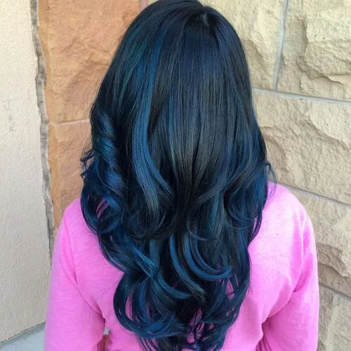 SUBTLE BLUE-BLACK WAVES