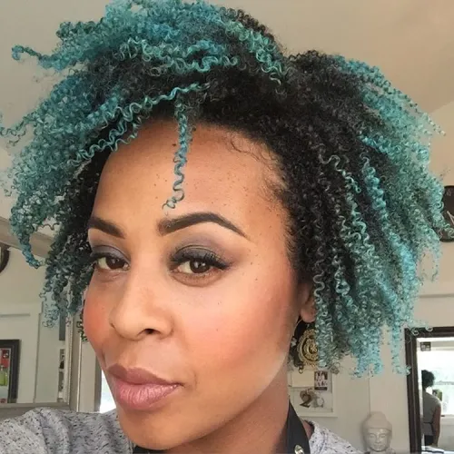 KINKY SHORT HAIR WITH BLUE TIPS