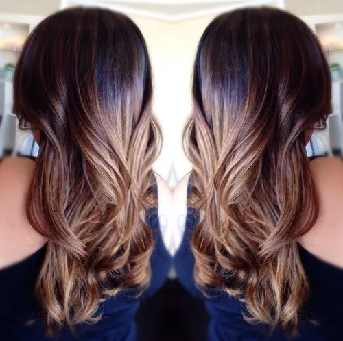LOOSE BRUNETTE CURLS
